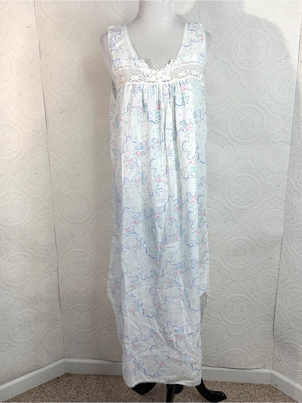 Vntg Night Gown sz Medium Sleep Dress White Cottage Floral Romantic Blue Bows
